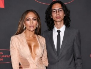 La foto de Jennifer Lopez y su hijo Max que genera debate en redes por su apariencia física