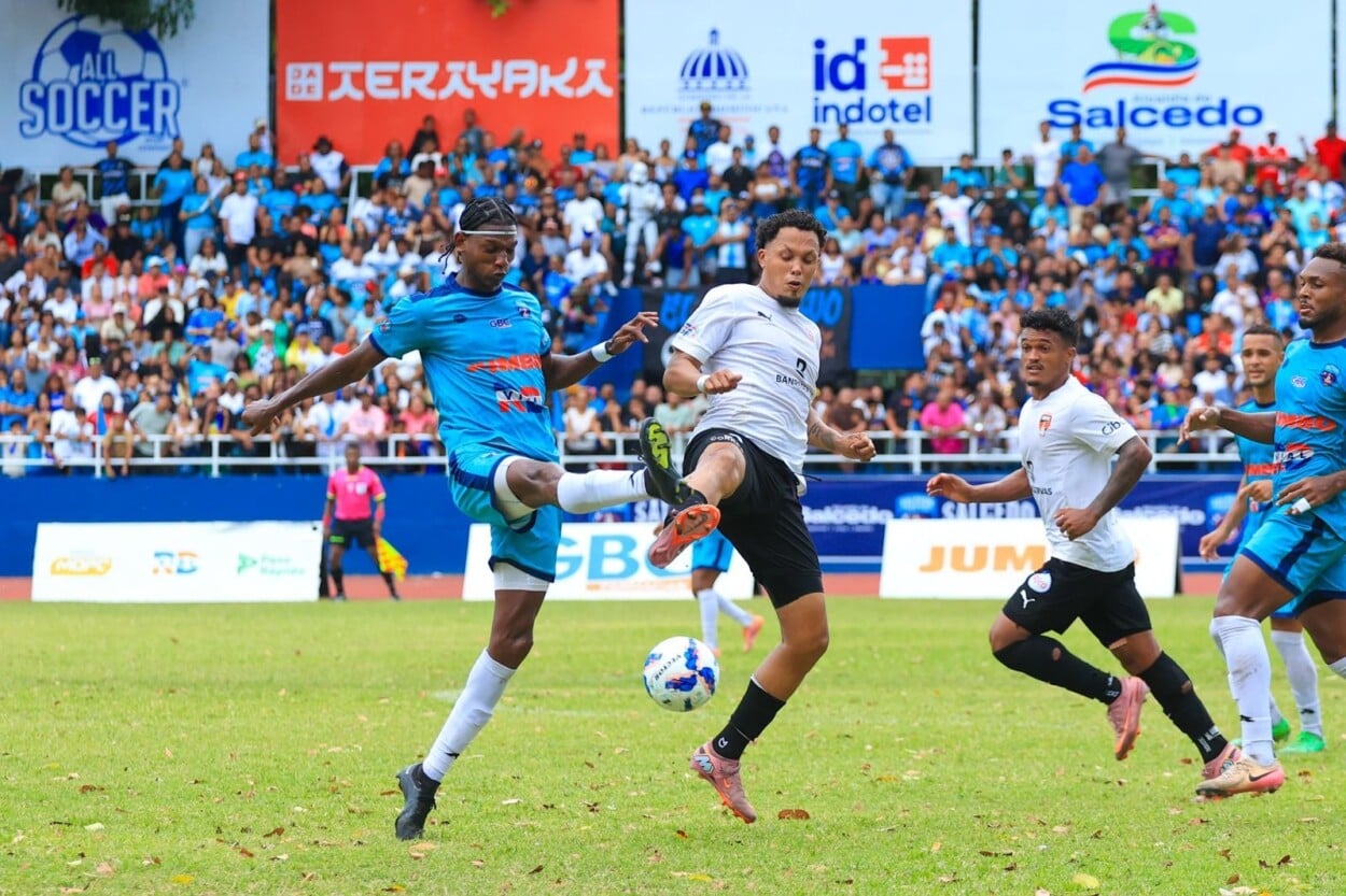 Salcedo FC sorprendió a Cibao FC y olfatea la corona de la LDF