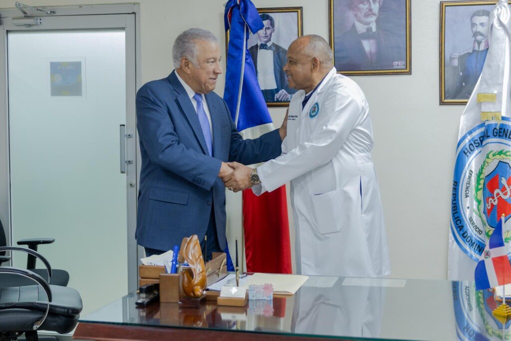 Ministro Andrés Bautista visita Hospital General Docente de la Policía Nacional