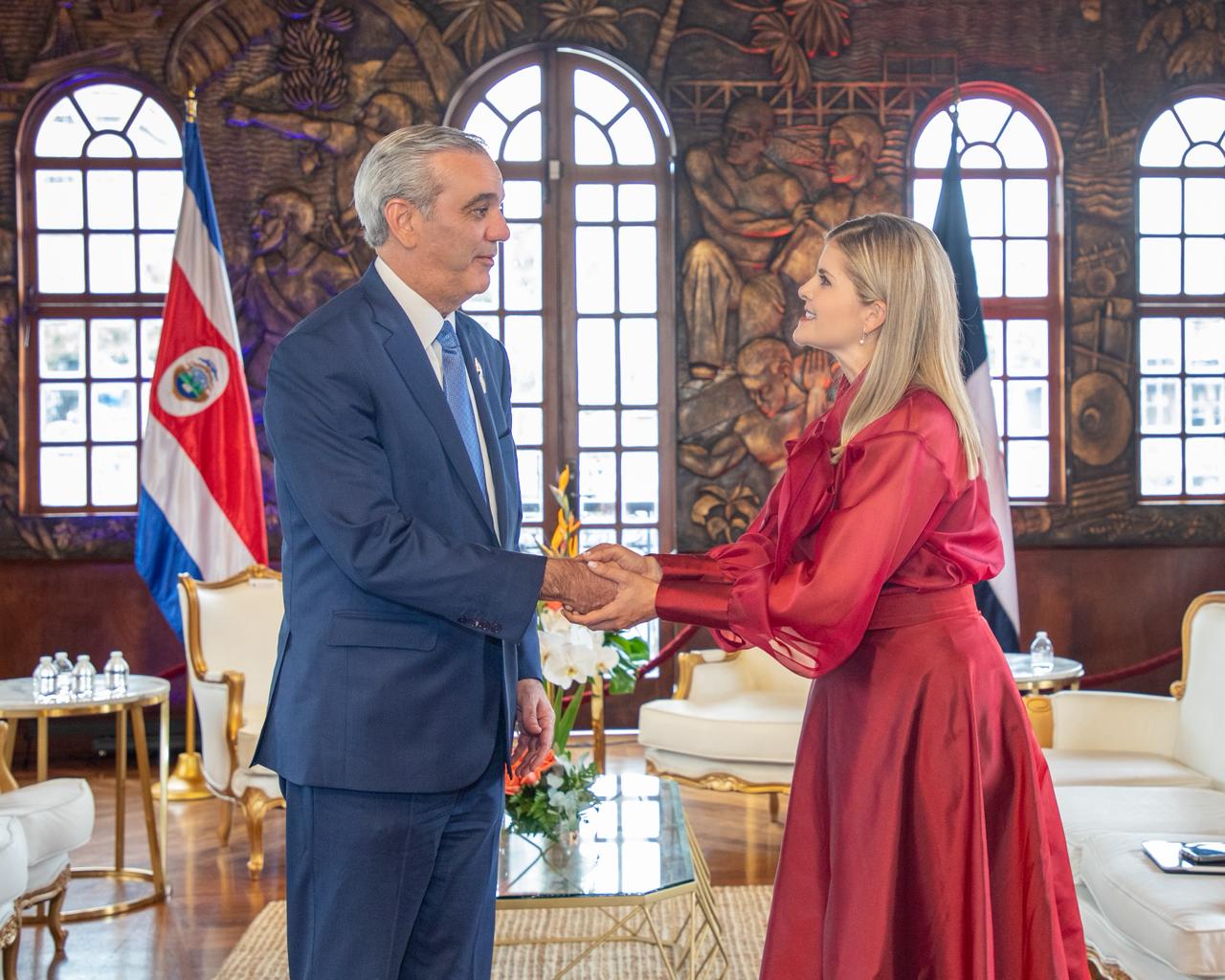 Abinader promueve inversión dominicanas ante empresarios de Costa Rica