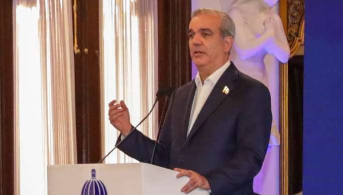 El presidente de la República, Luis Abinader, emitió este jueves el decreto 309-26 que crea la Comisión Ejecutiva para la Transformación Educativa
