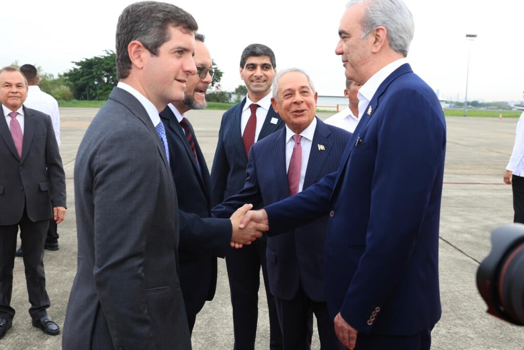 Agotará amplia agenda de reuniones estratégicas orientadas a continuar atrayendo inversión hacia la República Dominicana, especialmente en sectores vinculados a logística, manufactura y zonas francas especializadas.