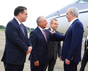 Abinader impulsa inversión en zonas francas durante cumbre en Panamá