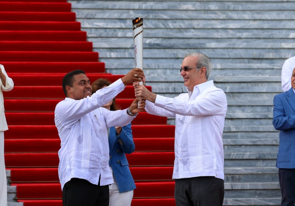 Presidente Abinader inicia recorrido antorcha Juegos Centroamericanos 2026