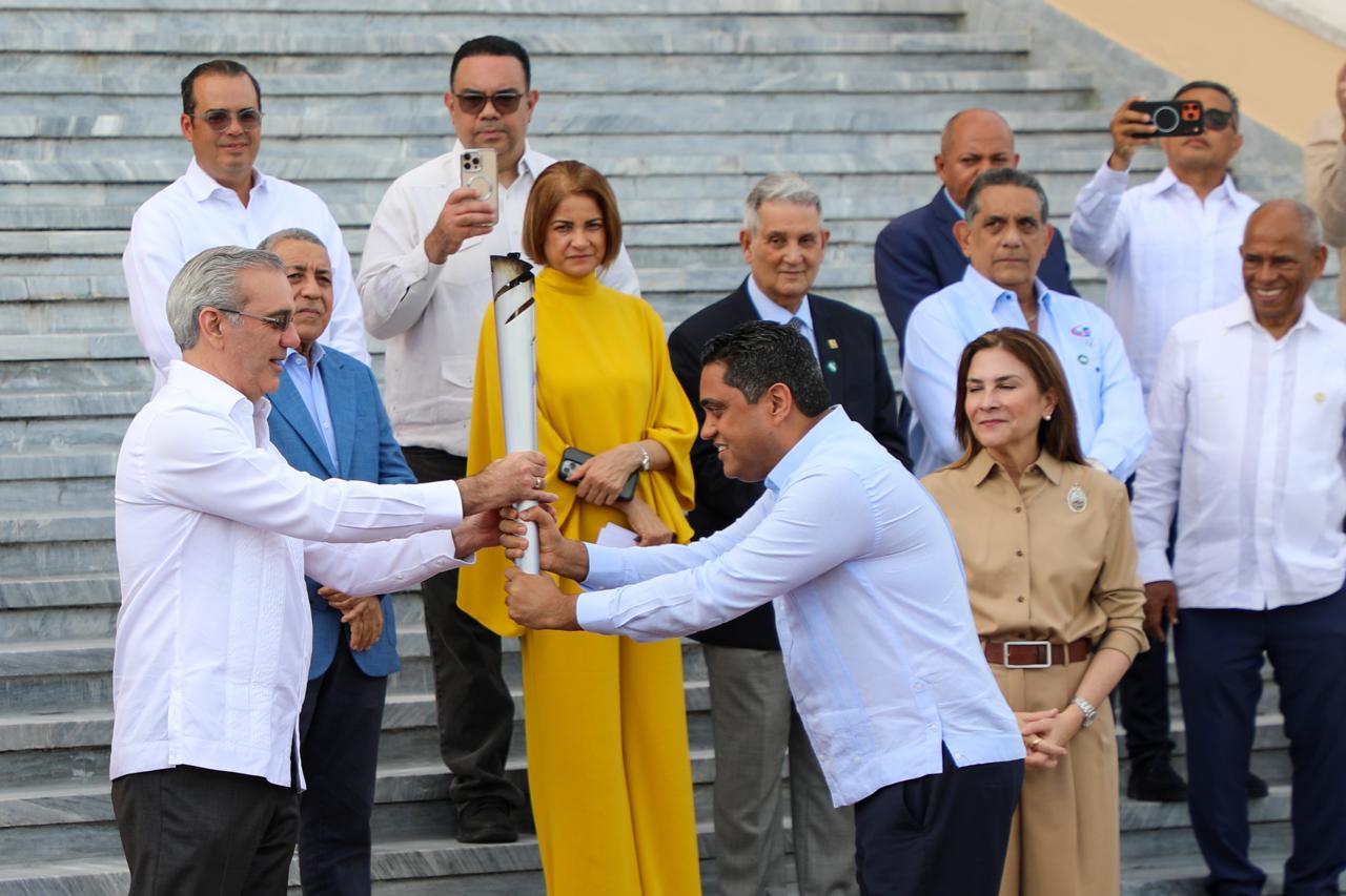 Abinader rinde homenaje a Wiche García Saleta con inicio de ruta de antorcha Santo Domingo 2026