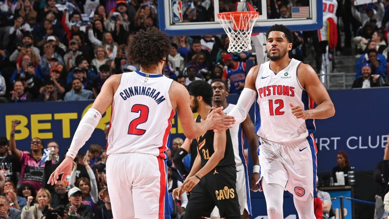 Cunningham y Harris muestran altísimo nivel por Detroit contra Cleveland