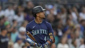 Julio Rodríguez guía récord de Seattle y Rafael Devers castiga a Roki Sasaki
