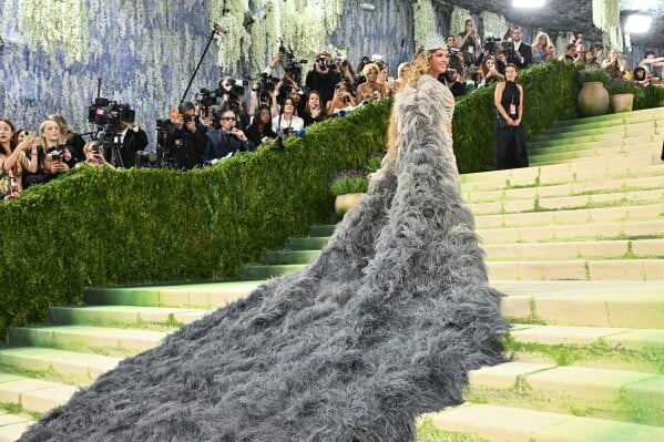 Beyoncé, Bad Bunny y Janelle Monáe se toman libertades artísticas en la Met Gala