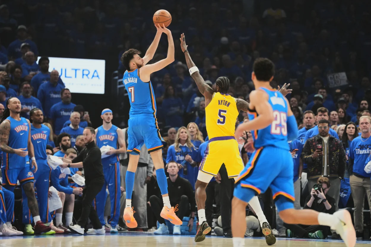 Los Thunders propinan primer golpe a los Lakers