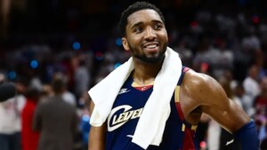 Donovan Mitchell se convierte en Super Donovan y conduce a Cleveland a empatar serie contra Detroit