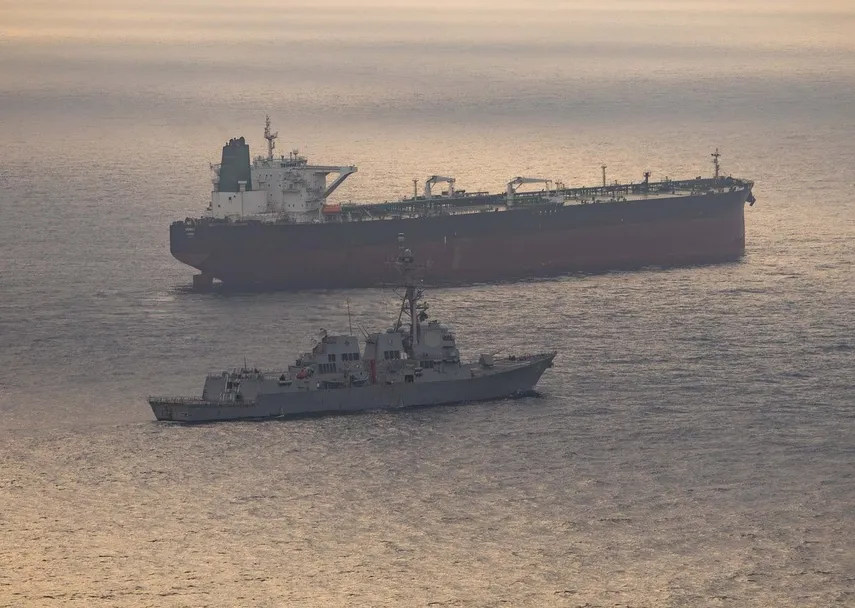 EEUU asegura que ninguno de sus navíos militares ha sido alcanzado en el estrecho de Ormuz