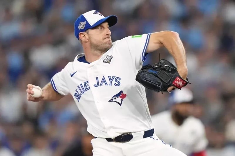 Max Scherzer realiza una sesión de bullpen mientras se recupera de una tendinitis