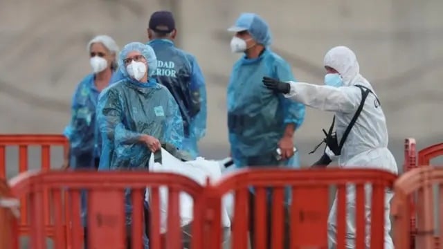 Confirman nuevos casos de hantavirus en pasajera francesa y ciudadano estadounidense evacuados del crucero