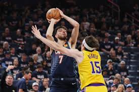 El Thunder se acomoda contra Lakers y sigue invicto en playoffs