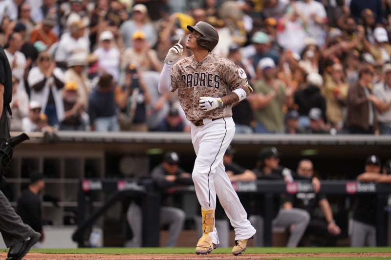 Machado y Andujar jonronean en triunfo de Padres