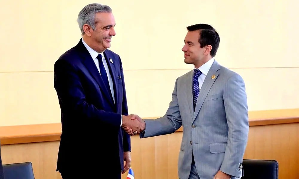Viaje relámpago y sin agenda pública: Presidente de Ecuador se reúne con Abinader