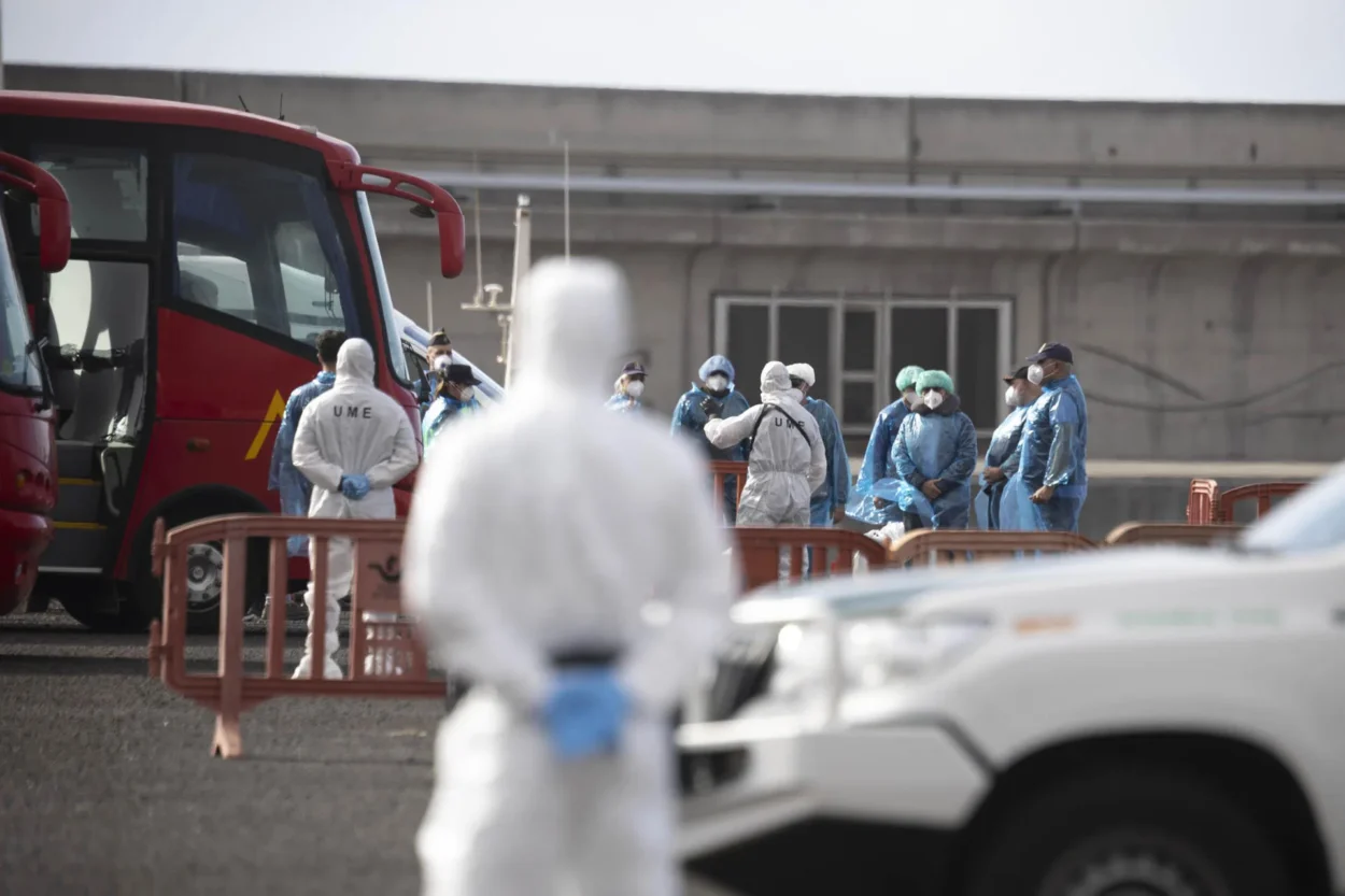 La OMS dice que no sería humano dejar a los pasajeros en el crucero aunque estén sanos